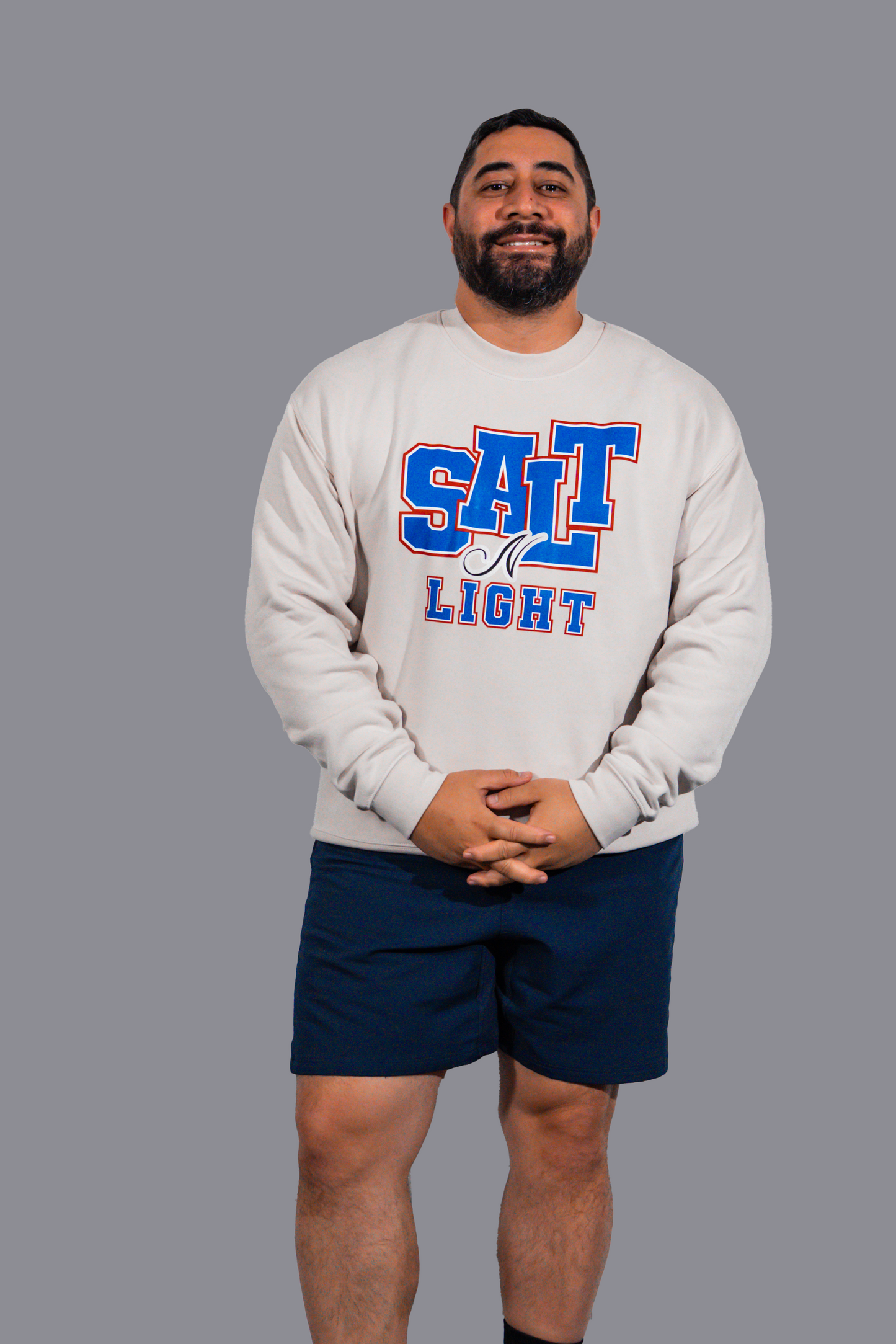 Male Model is wearing Men's 3XL