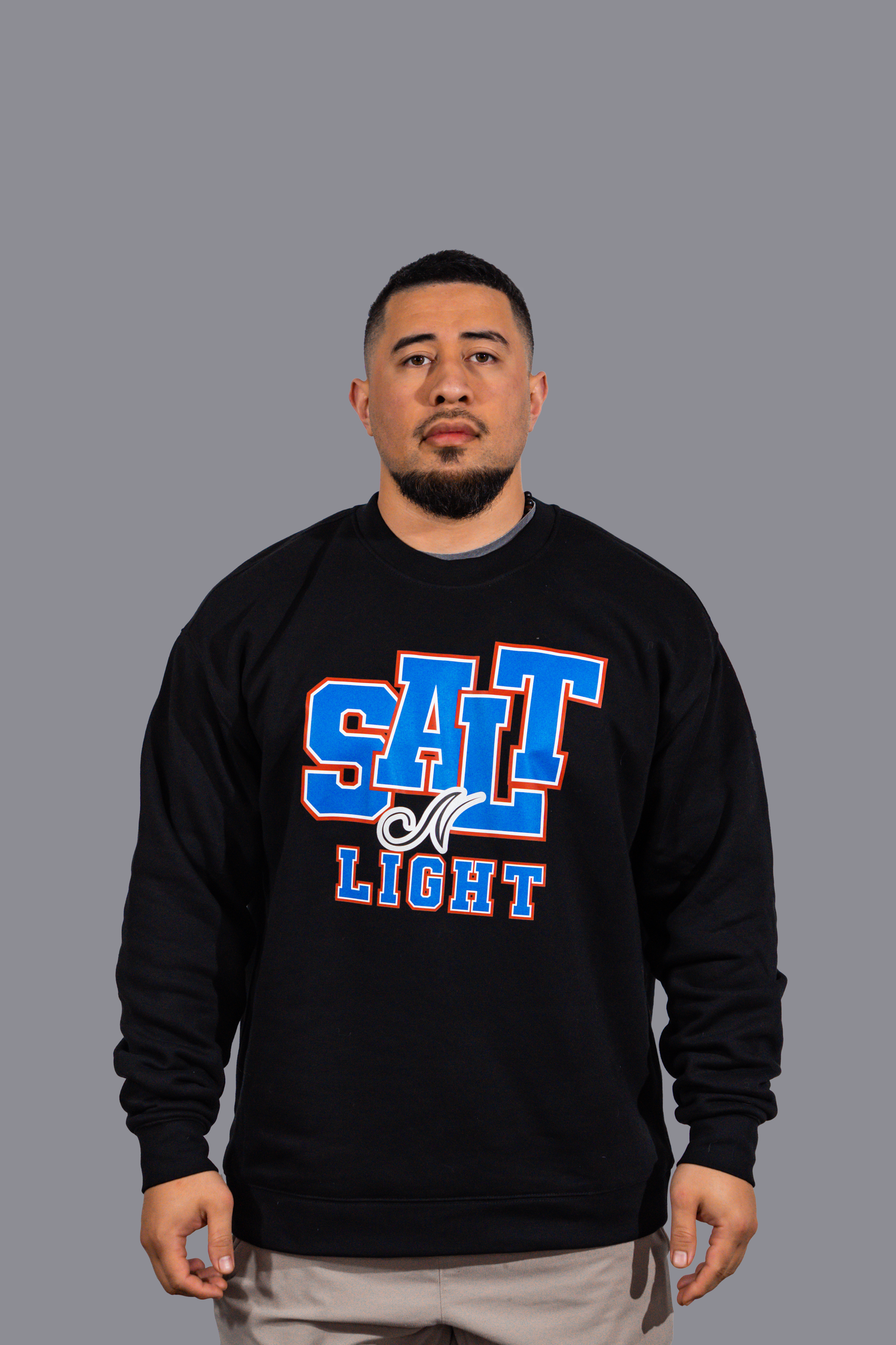 Male model is wearing Men's 2XL