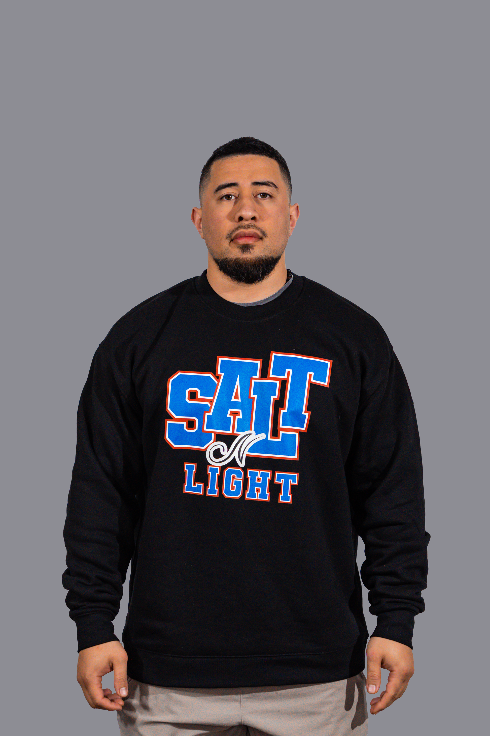Male model is wearing Men's 2XL