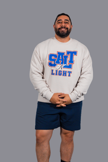 Male Model is wearing Men's 3XL